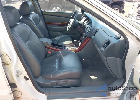 1999 Acura Tl 3.2 z USA, uszkodzony, nr VIN 19UUA5643XA032727